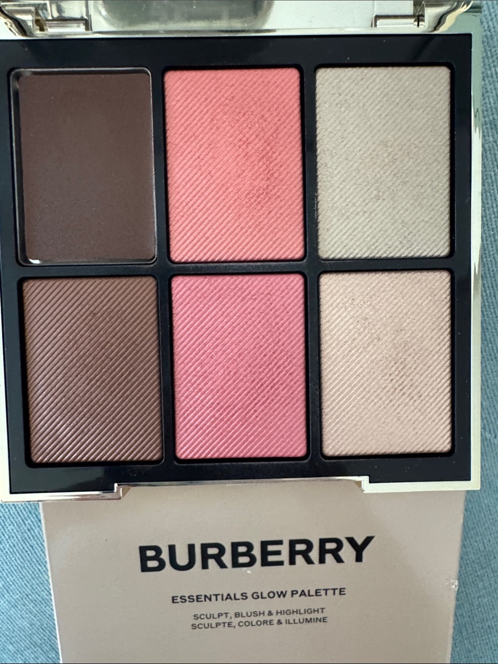 Burberry Essentials Glow Palette 02 Medium to Dark - Picture 2 of 5